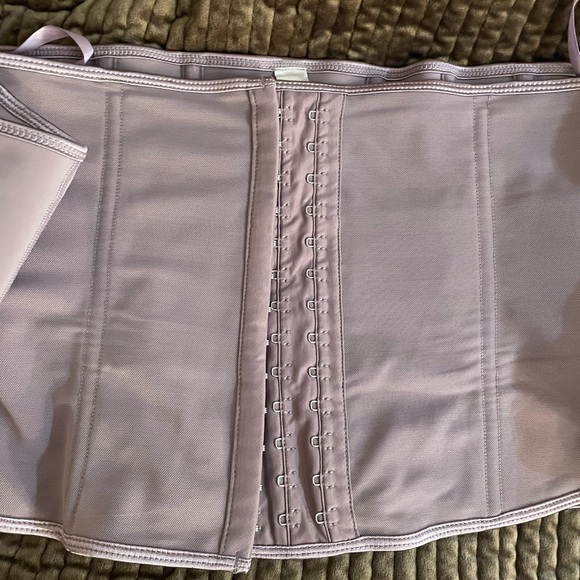 Lavender Corset Waist Trainer - Picture 5 of 6